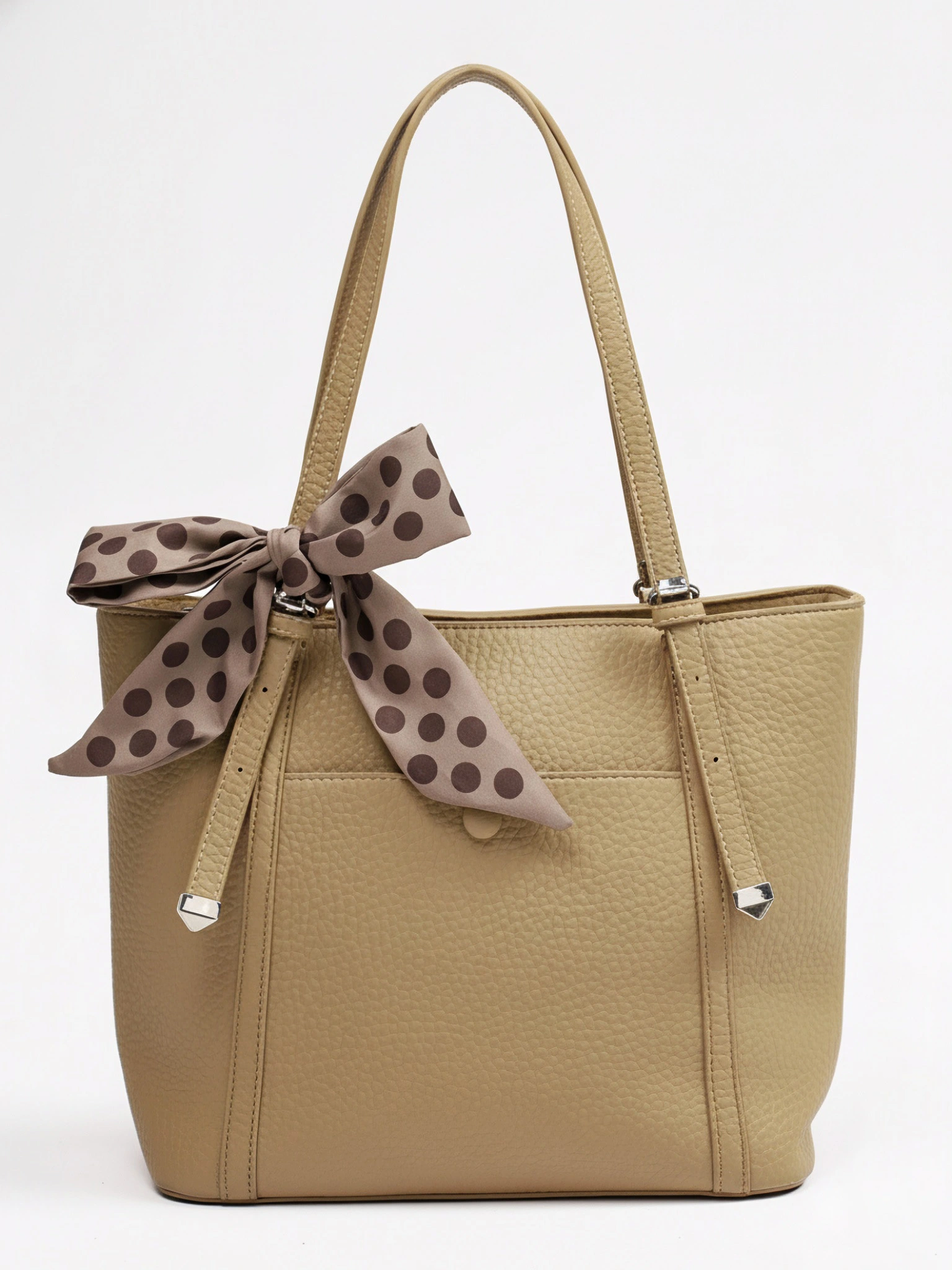 Сумка-тоут с карманом на кнопке и декоративным платком в ассортименте